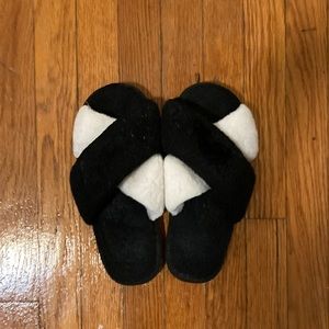 Black and white house fluffy cross band shoes